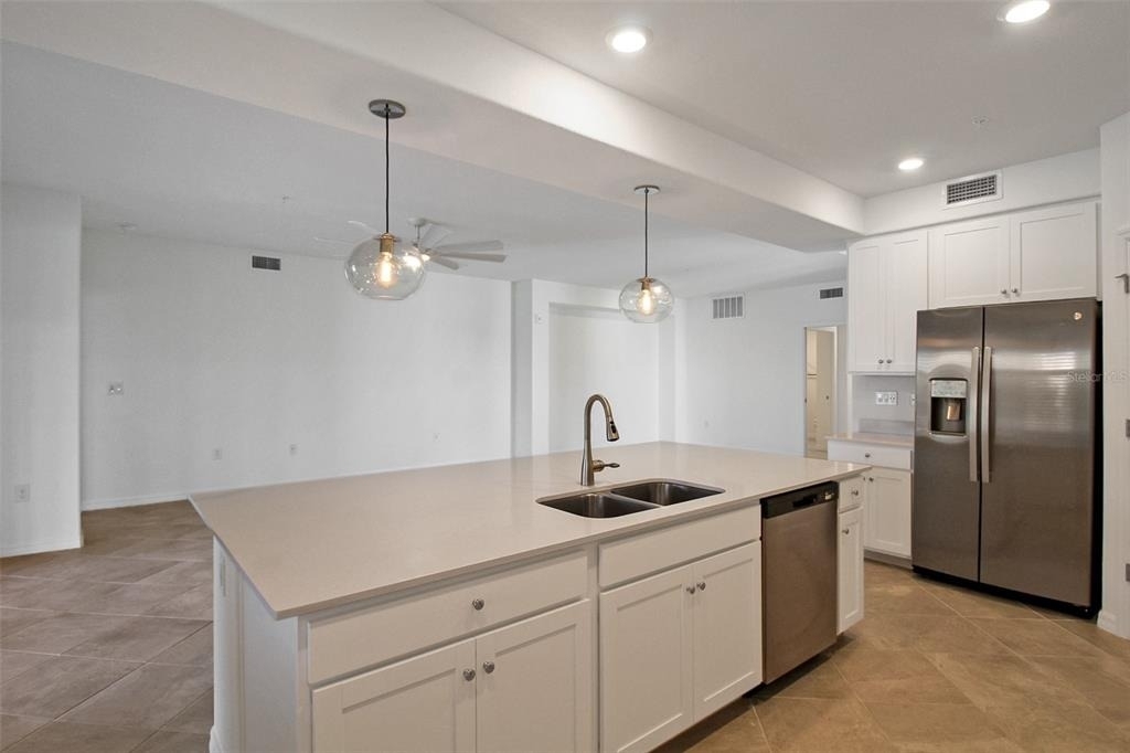 5703 N Honore Avenue - Photo 10