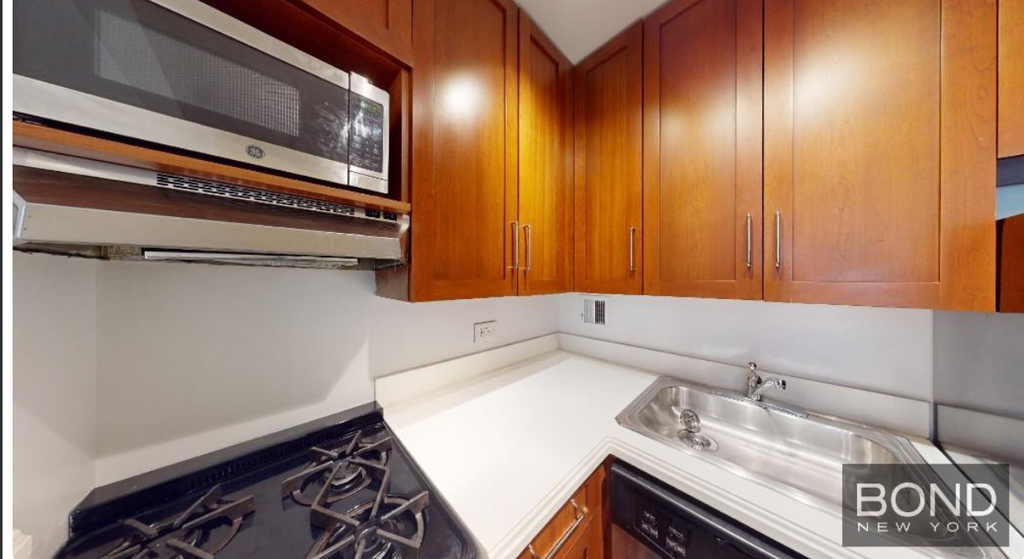 East 82nd street  - Photo 0