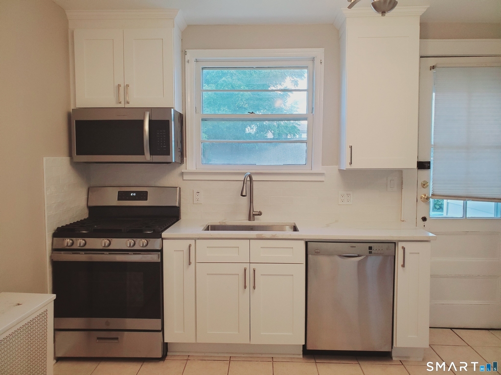 181 Strawberry Hill Avenue - Photo 2
