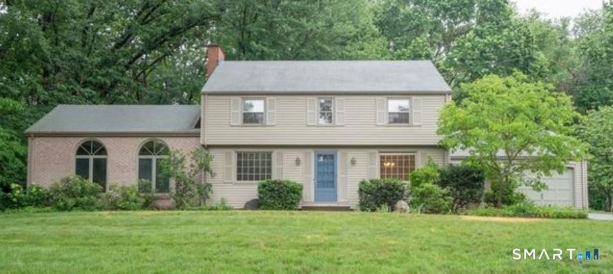 62 Buttonball Lane - Photo 0