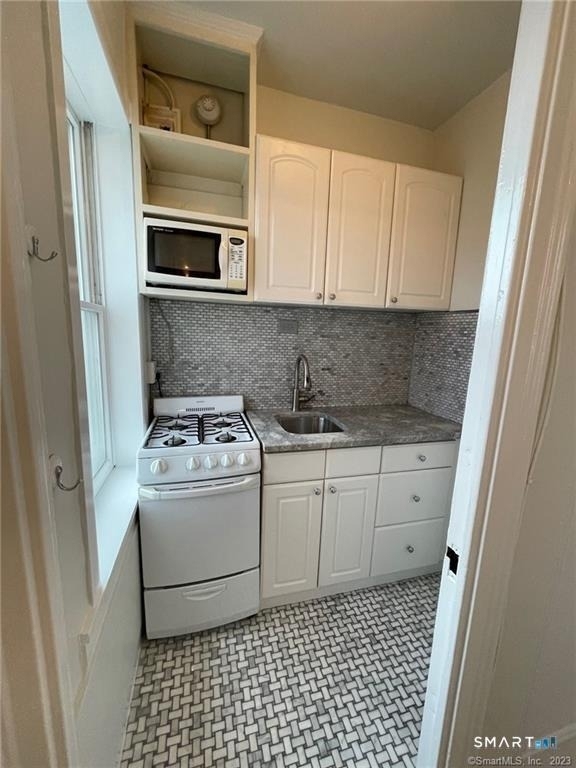 271 Greenwich Avenue - Photo 9