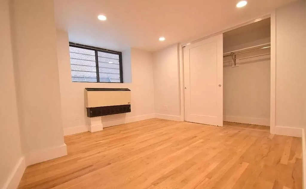 207 East 37th Street - Photo 5