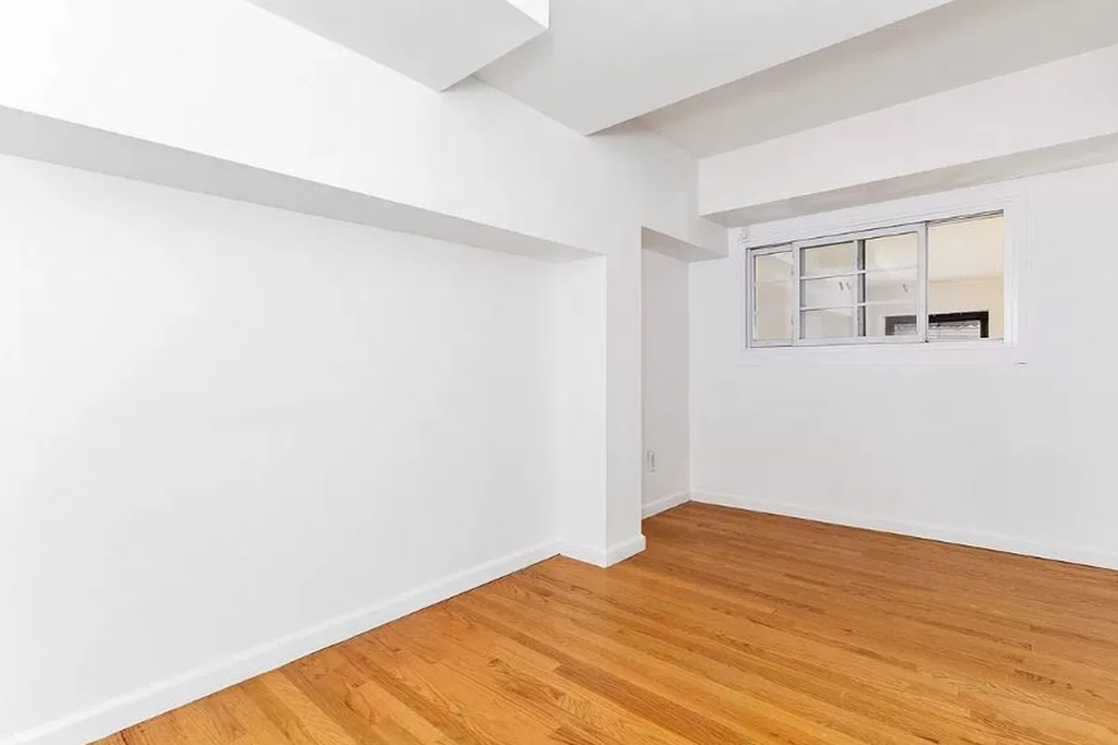 207 East 37th Street - Photo 6