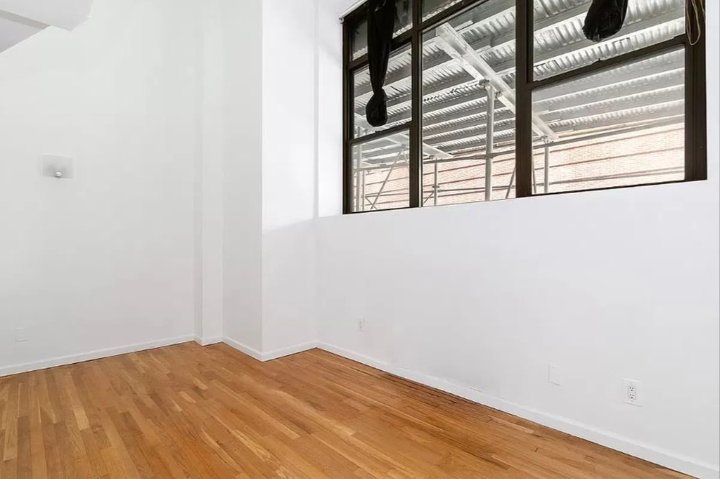 207 East 37th Street - Photo 7