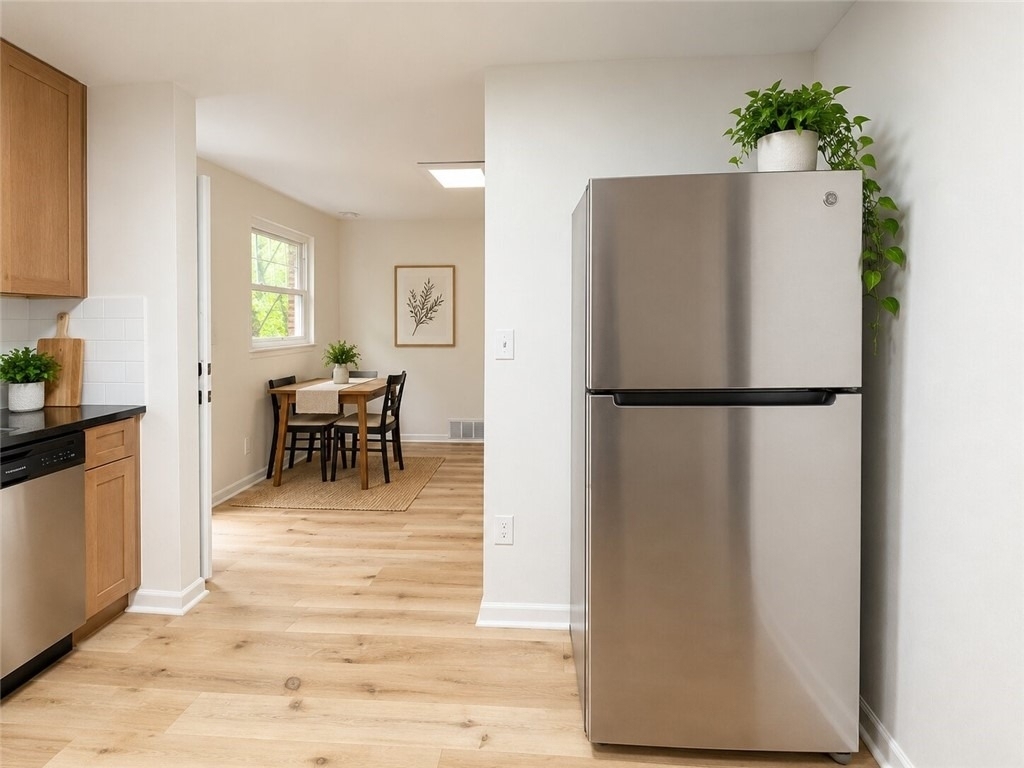 187 Howard Street - Photo 2