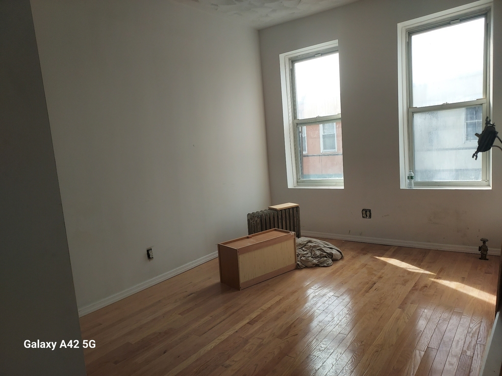 East Flatbush - Photo 0