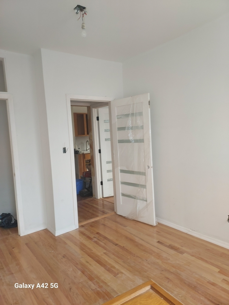 East Flatbush - Photo 3