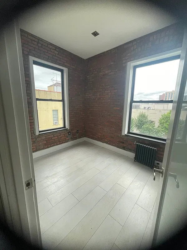 436 West 52nd Street - Photo 3