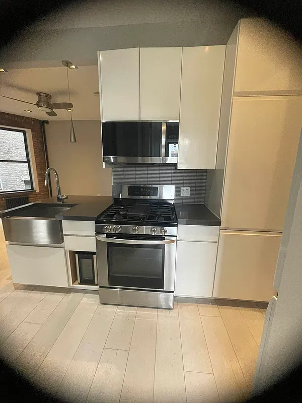 436 West 52nd Street - Photo 10
