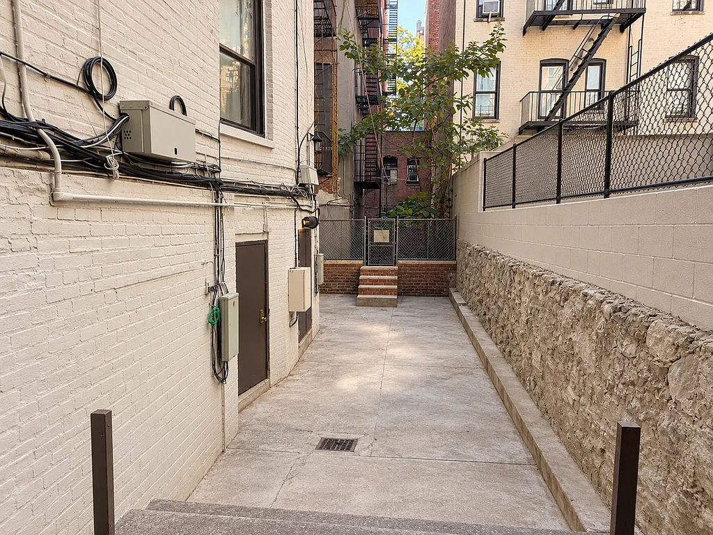 2172 Amsterdam Avenue - Photo 3