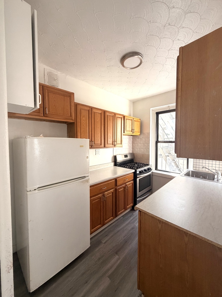 21-6 35th Street - Photo 0