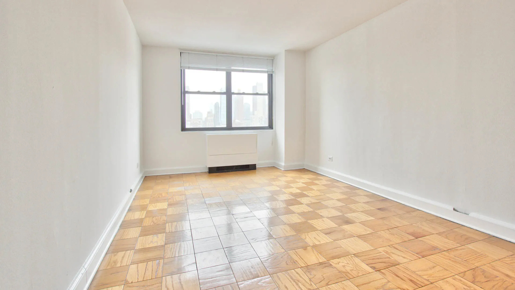 East 27th Street - Photo 2
