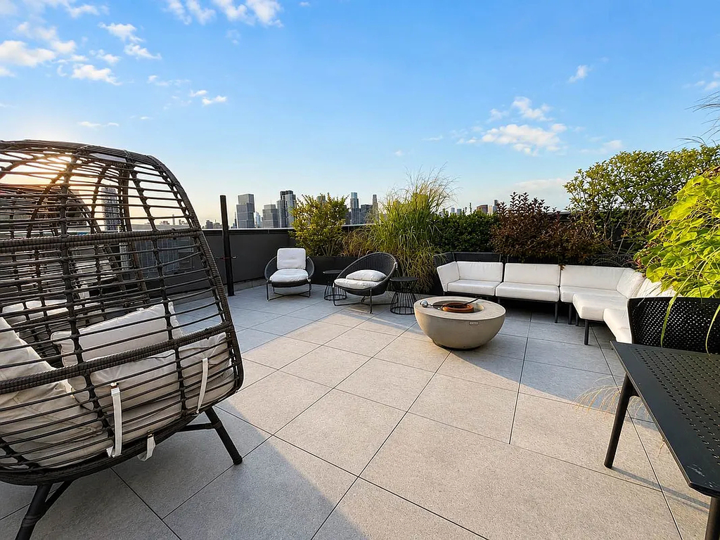 193 Greenpoint Avenue - Photo 1