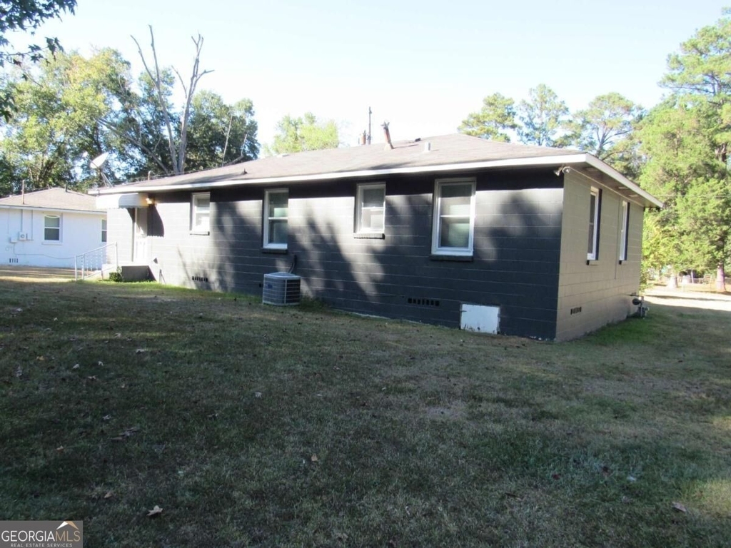 1616 Mathis Circle - Photo 5