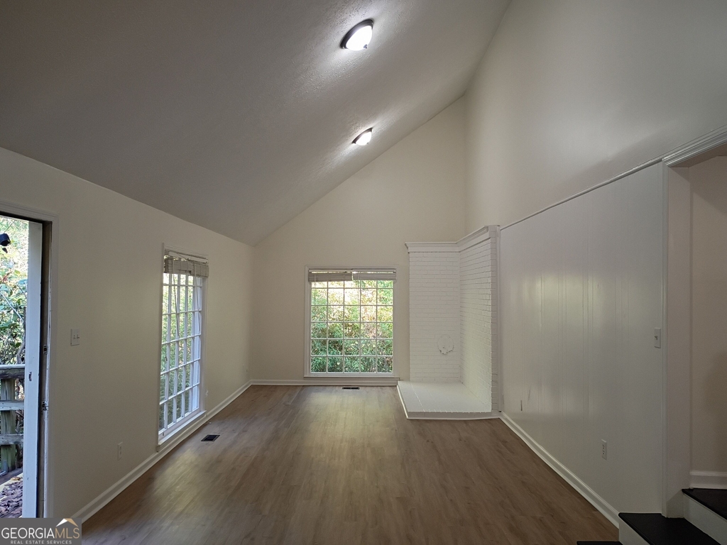 281 W Lakeview Drive - Photo 5