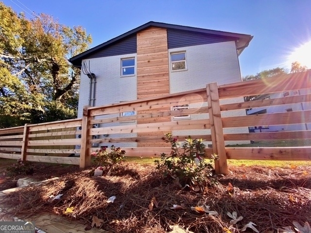 536 College Street - Photo 0