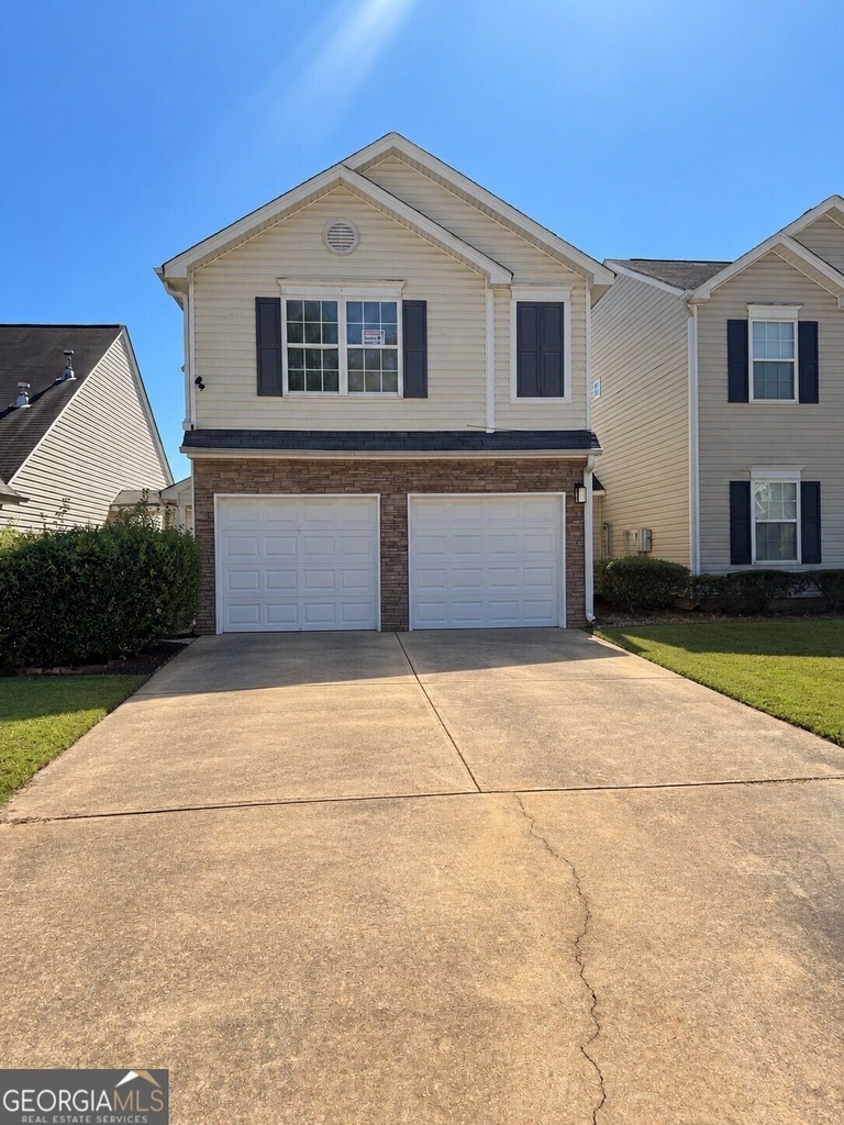 310 Lakeside Circle - Photo 0