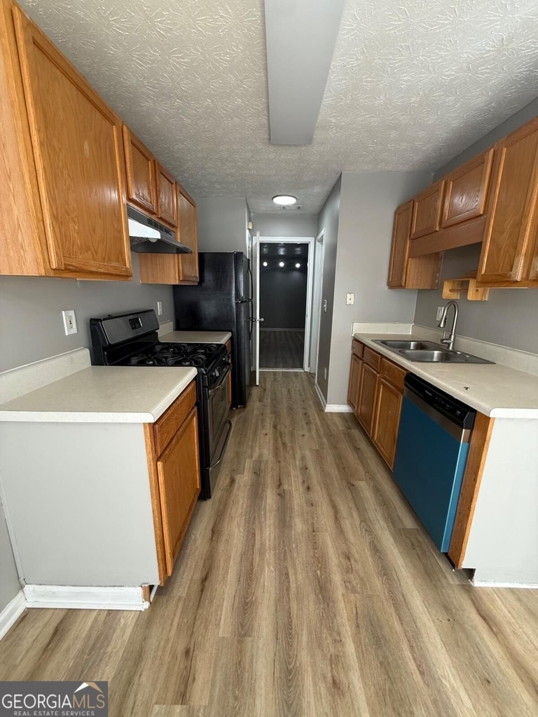 310 Lakeside Circle - Photo 6