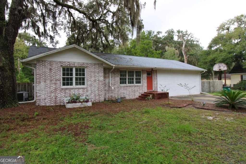 303 Mahan Street - Photo 0