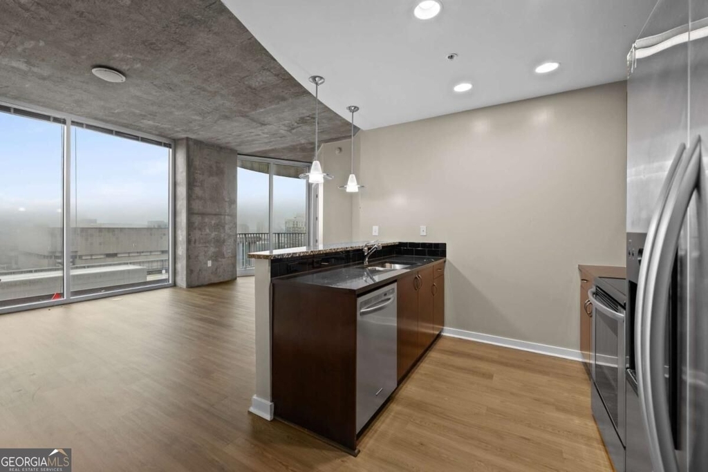 400 W Peachtree Street Nw - Photo 2
