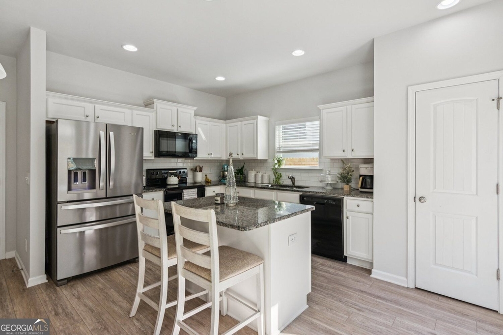 566 Skye Drive - Photo 5