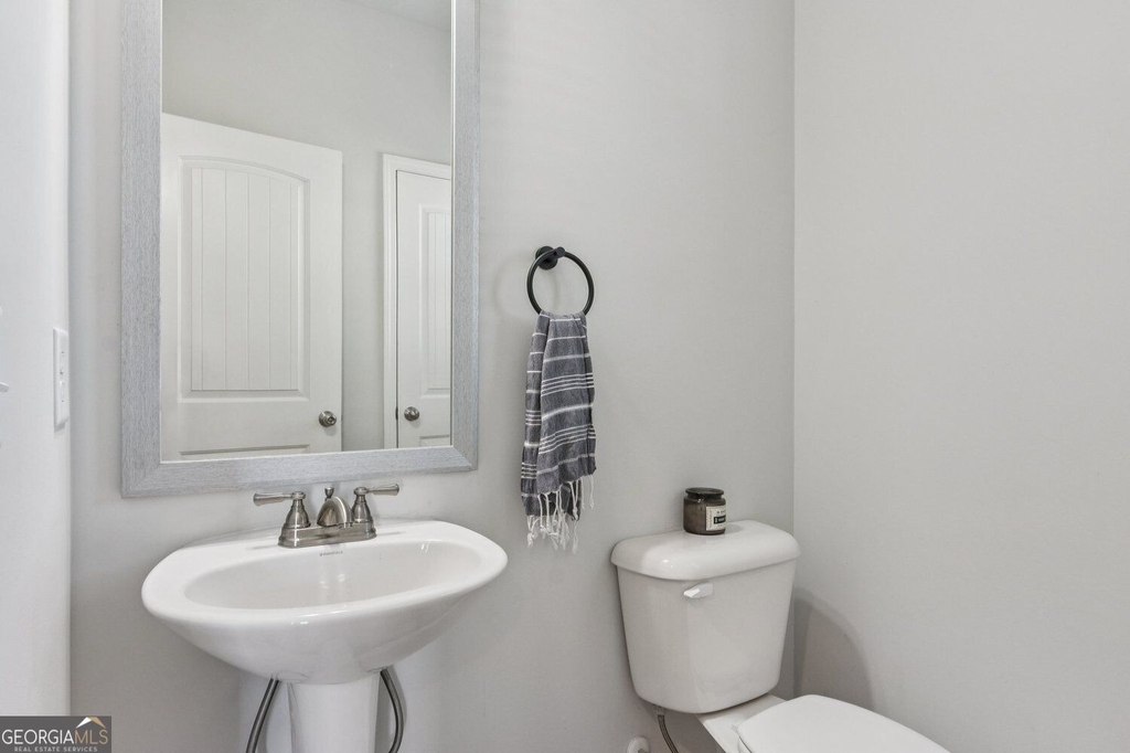 566 Skye Drive - Photo 8