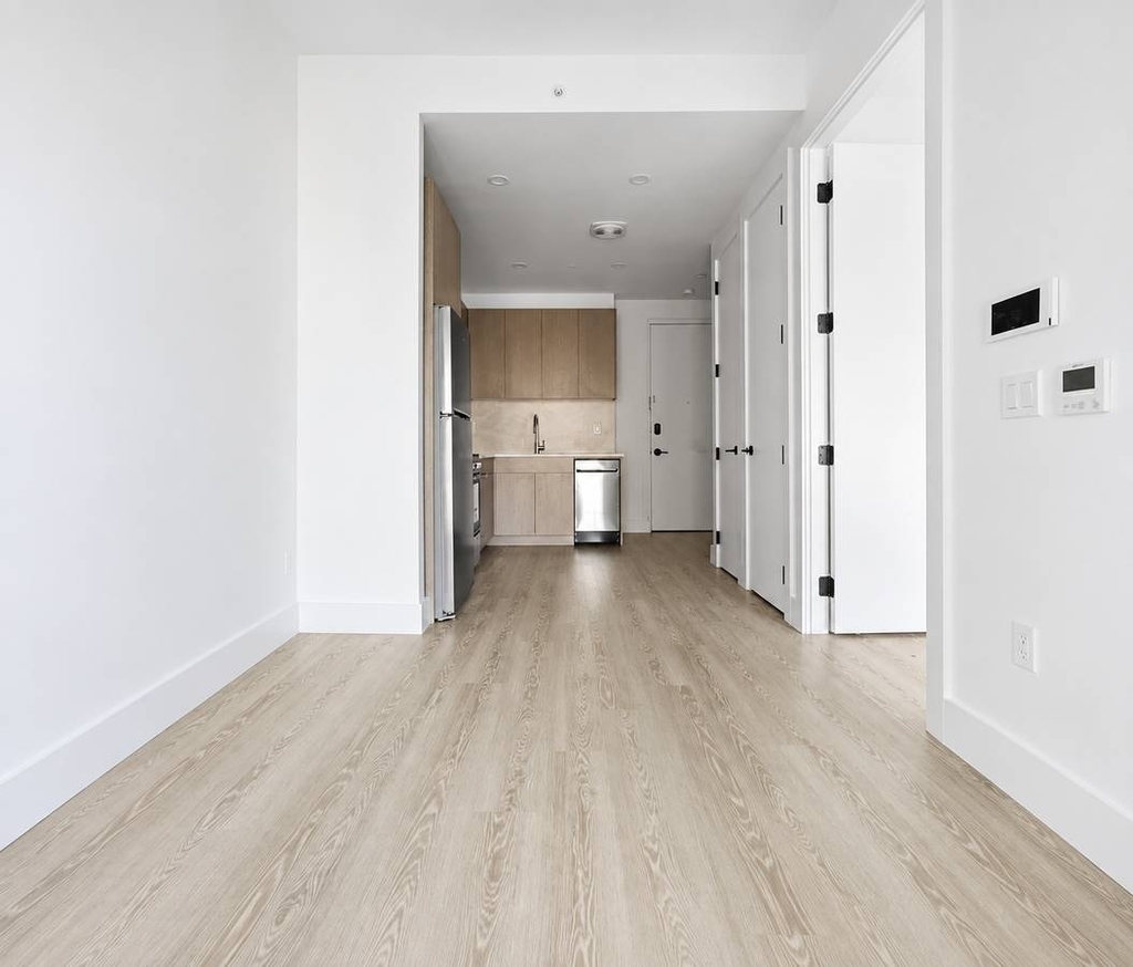 706 East 32nd Street - Photo 3