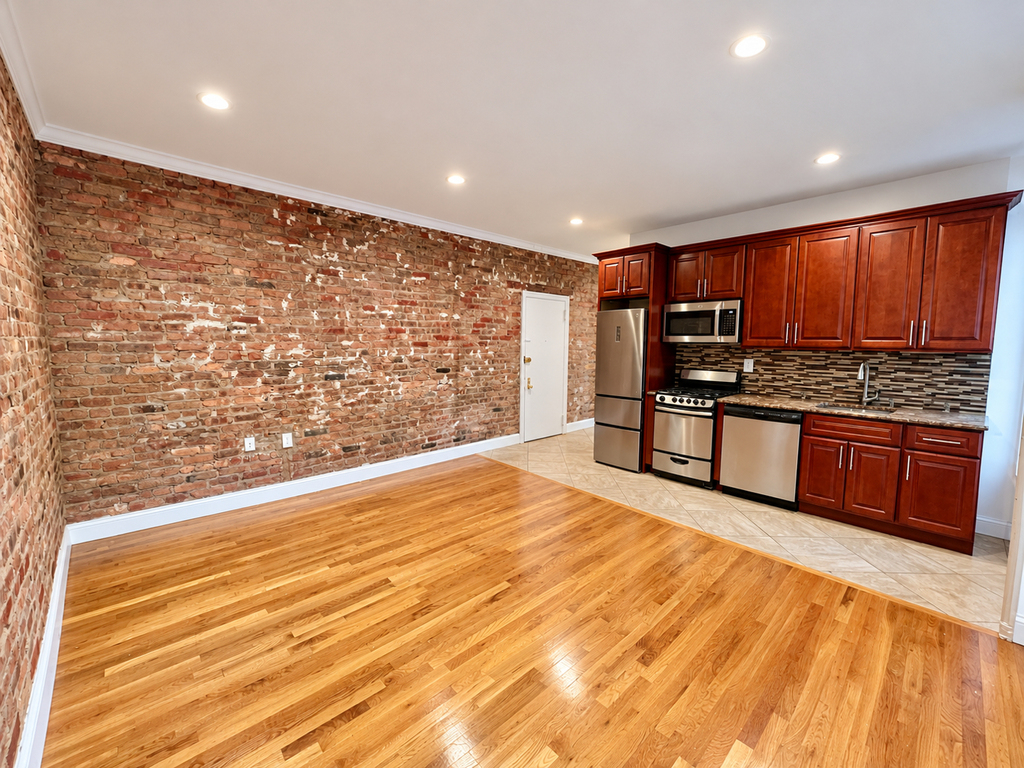 118 Quincy Street - Photo 0