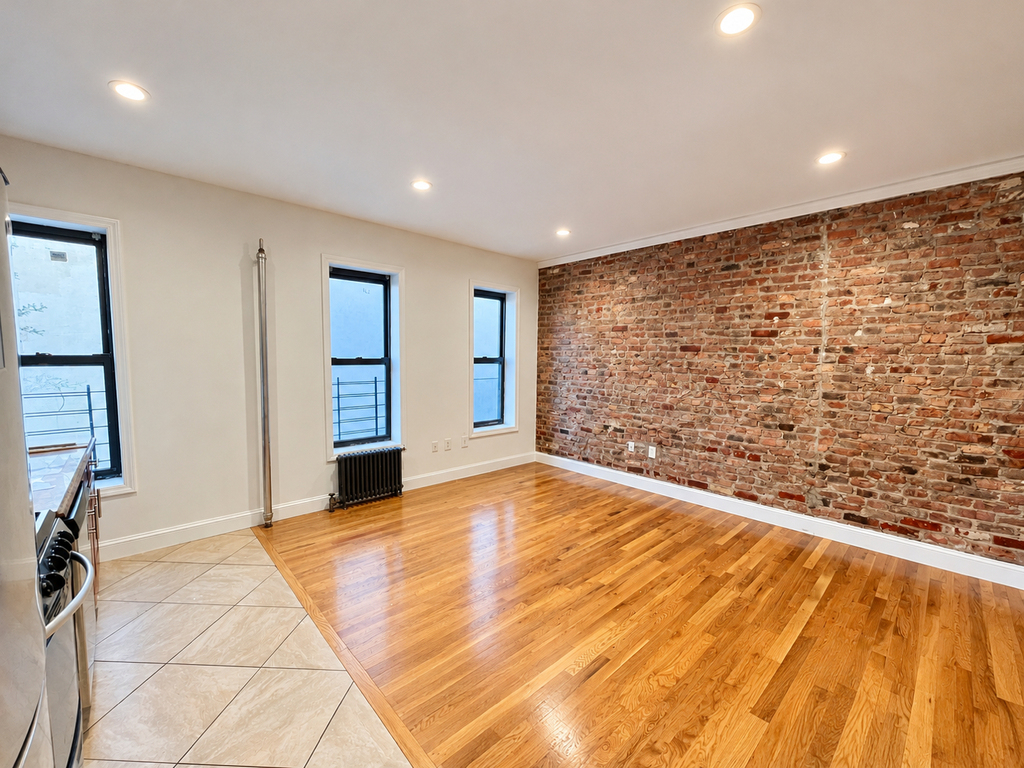 118 Quincy Street - Photo 1