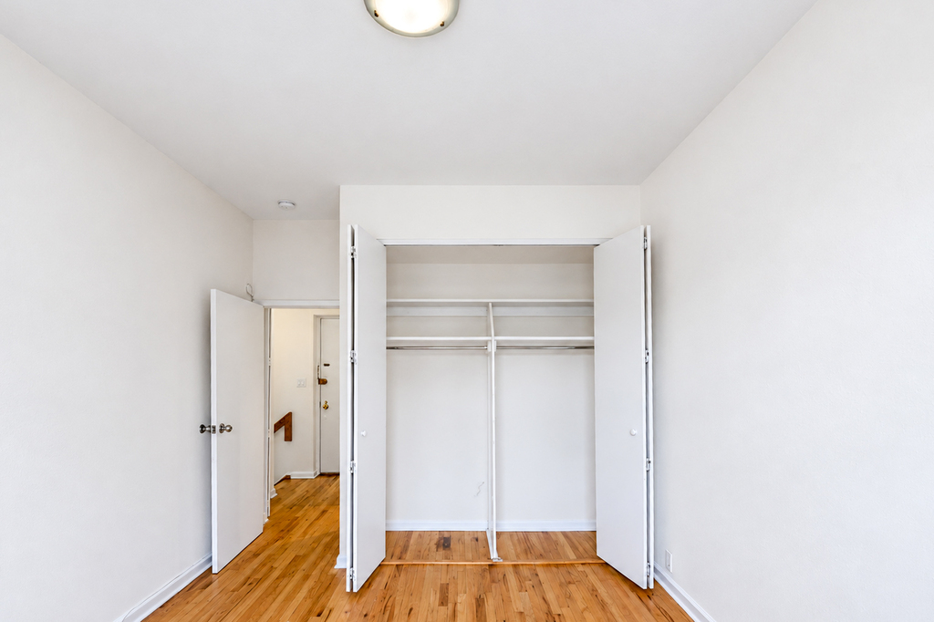 201 East 12th Street - Photo 5