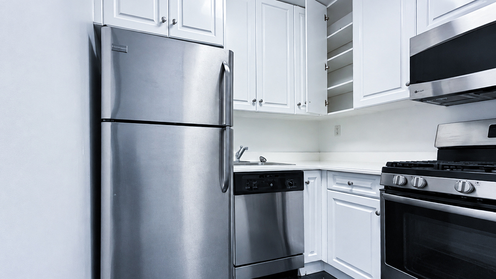 201 East 12th Street - Photo 2
