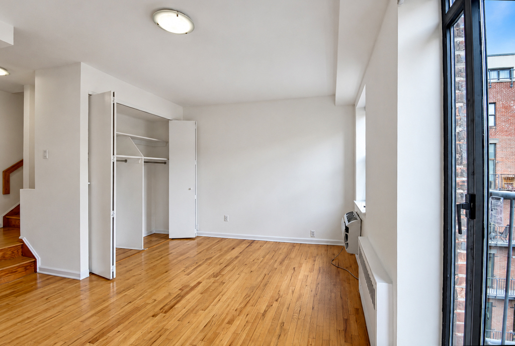 201 East 12th Street - Photo 1