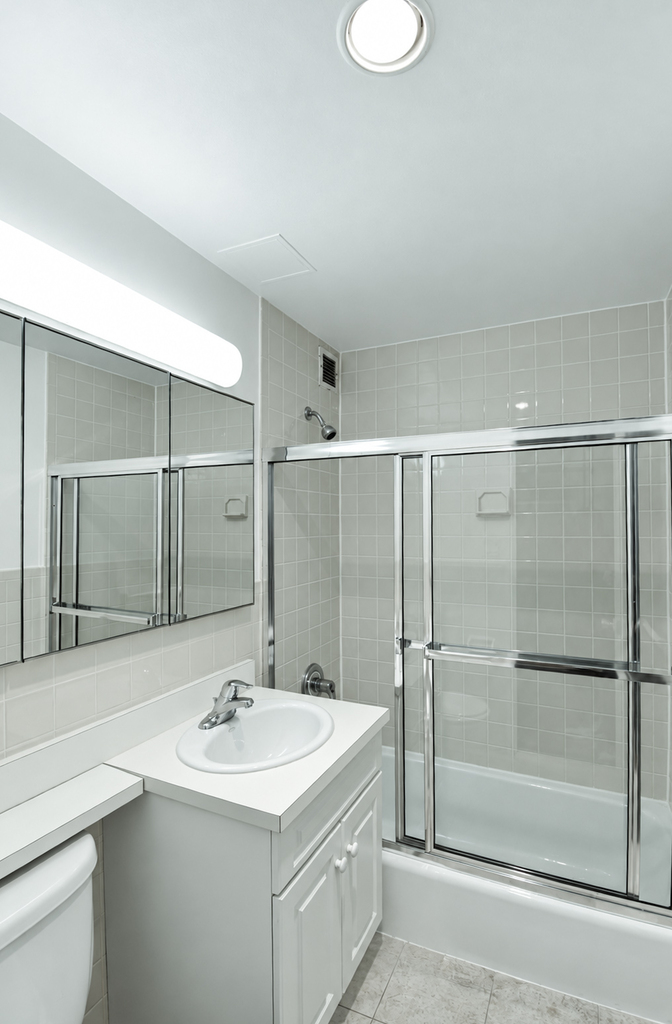 201 East 12th Street - Photo 6