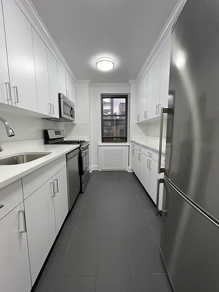 East 50th Street - Photo 5