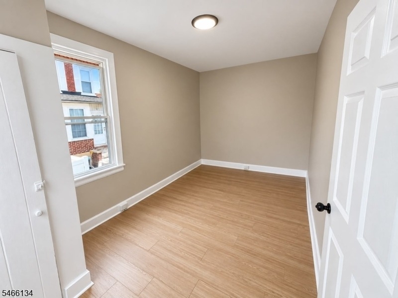54 Park Ave - Photo 7