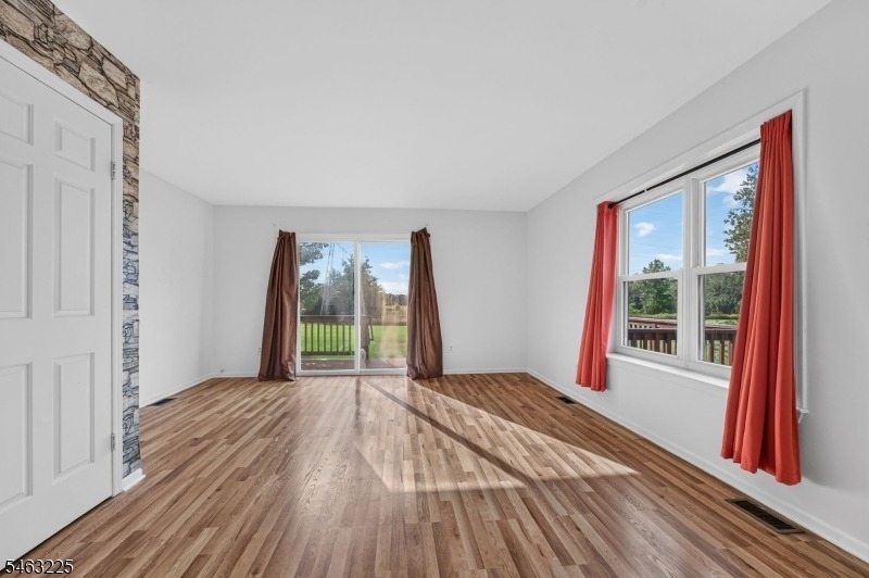 233 Spruce Ct - Photo 5