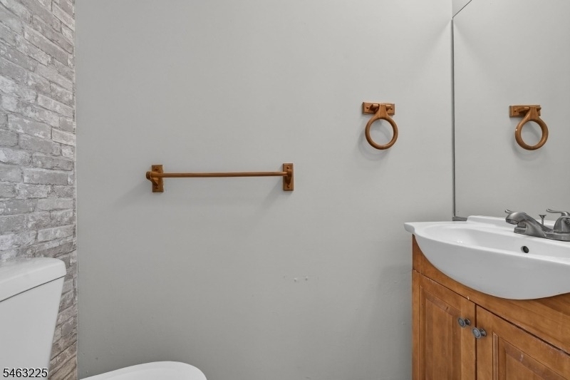 233 Spruce Ct - Photo 9