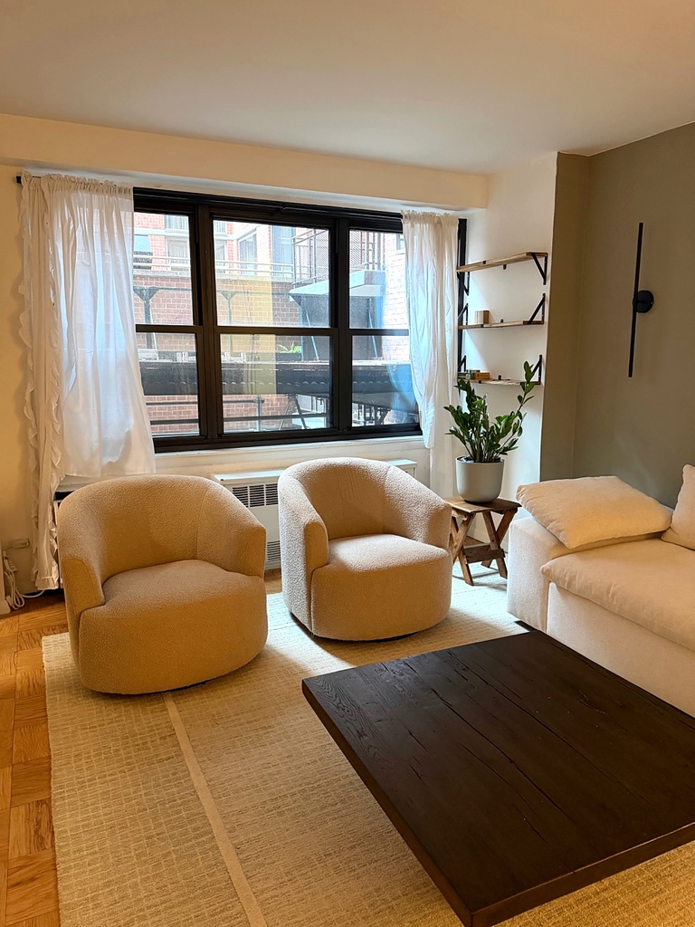 345 East 81st Street - Photo 10