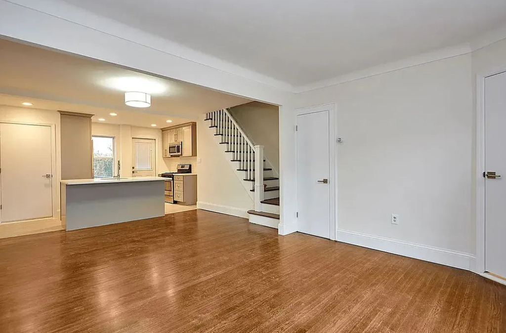 22-74 33rd Street - Photo 2