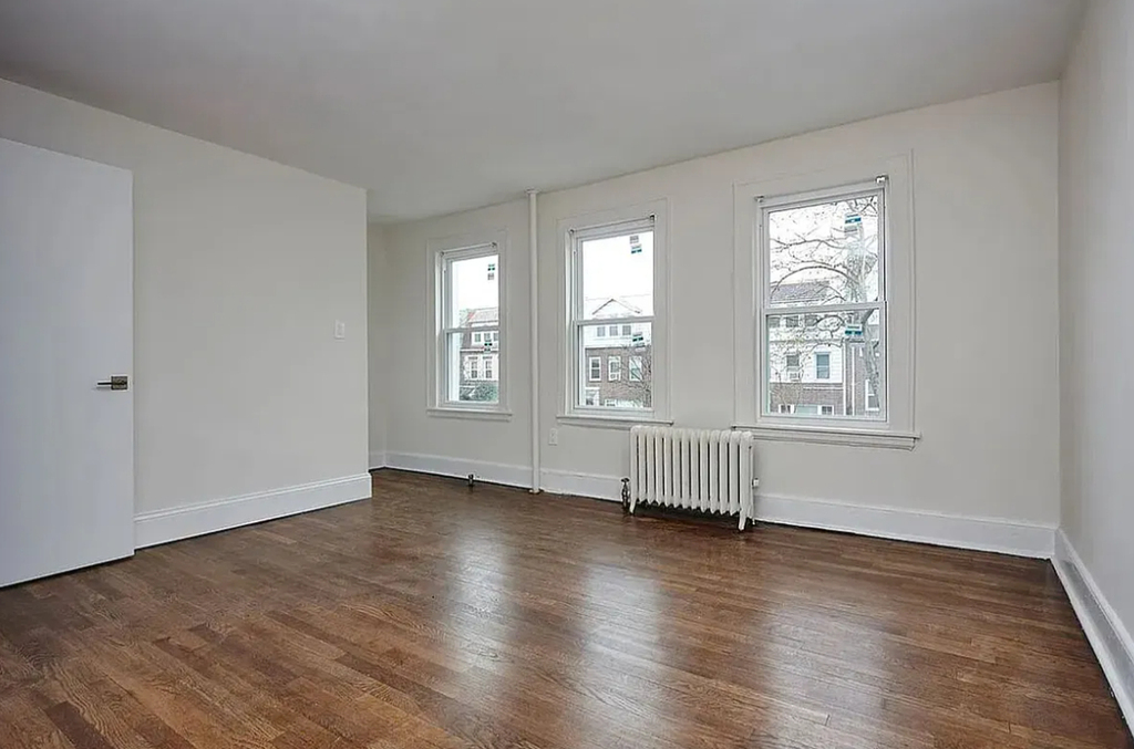 22-74 33rd Street - Photo 3