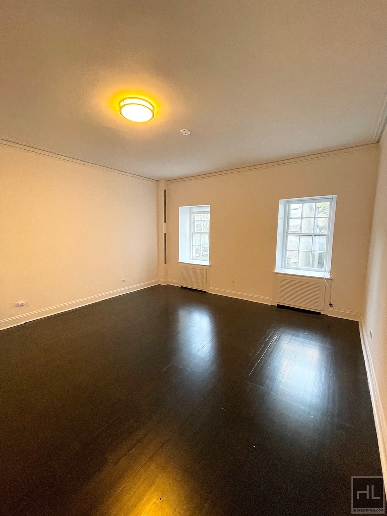 East 65 Street - Photo 0