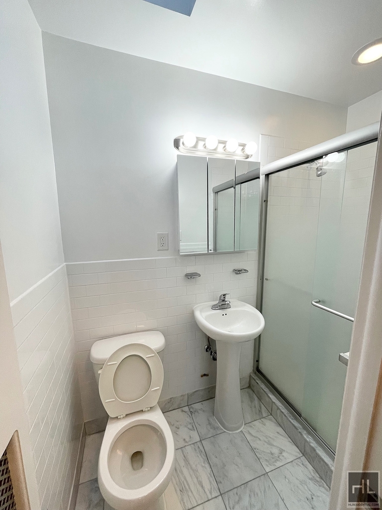 East 65 Street - Photo 7