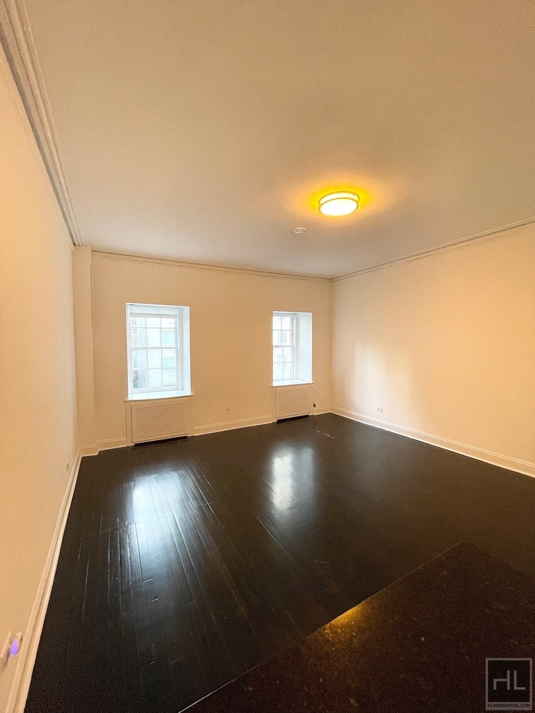 East 65 Street - Photo 1