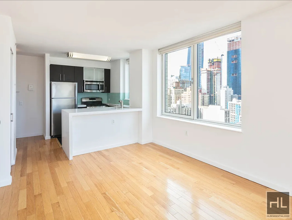West 37th Street - Photo 1