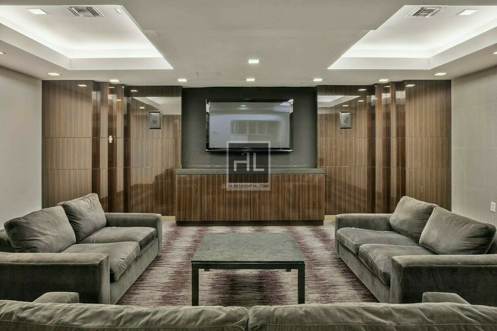 West 37th Street - Photo 6