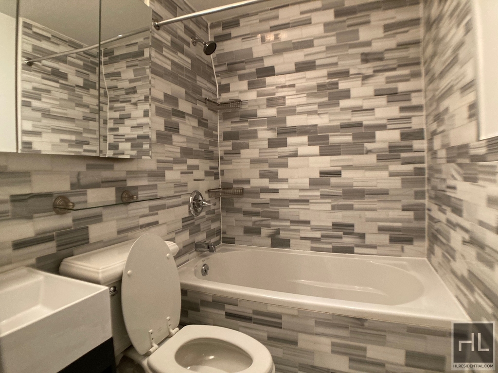 West 53 Street - Photo 2