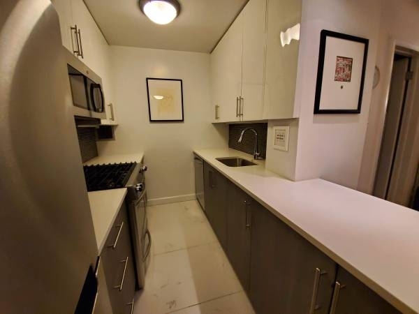 West 58th Street - Photo 0