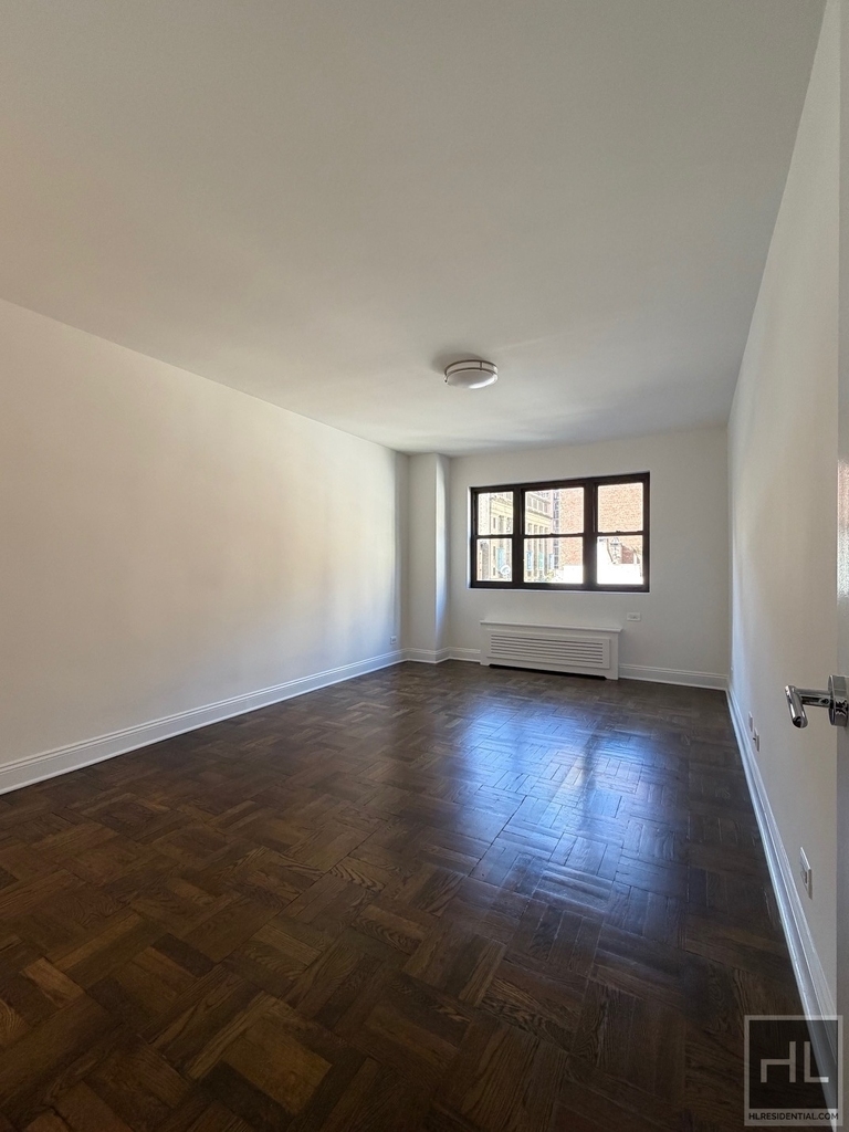 East 35 Street - Photo 4
