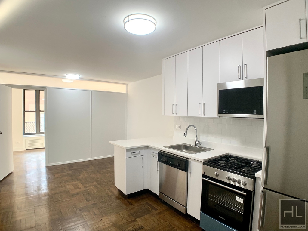 East 35 Street - Photo 1