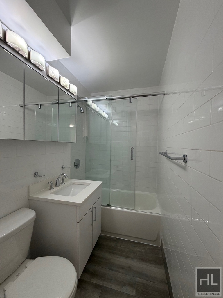 East 35 Street - Photo 7